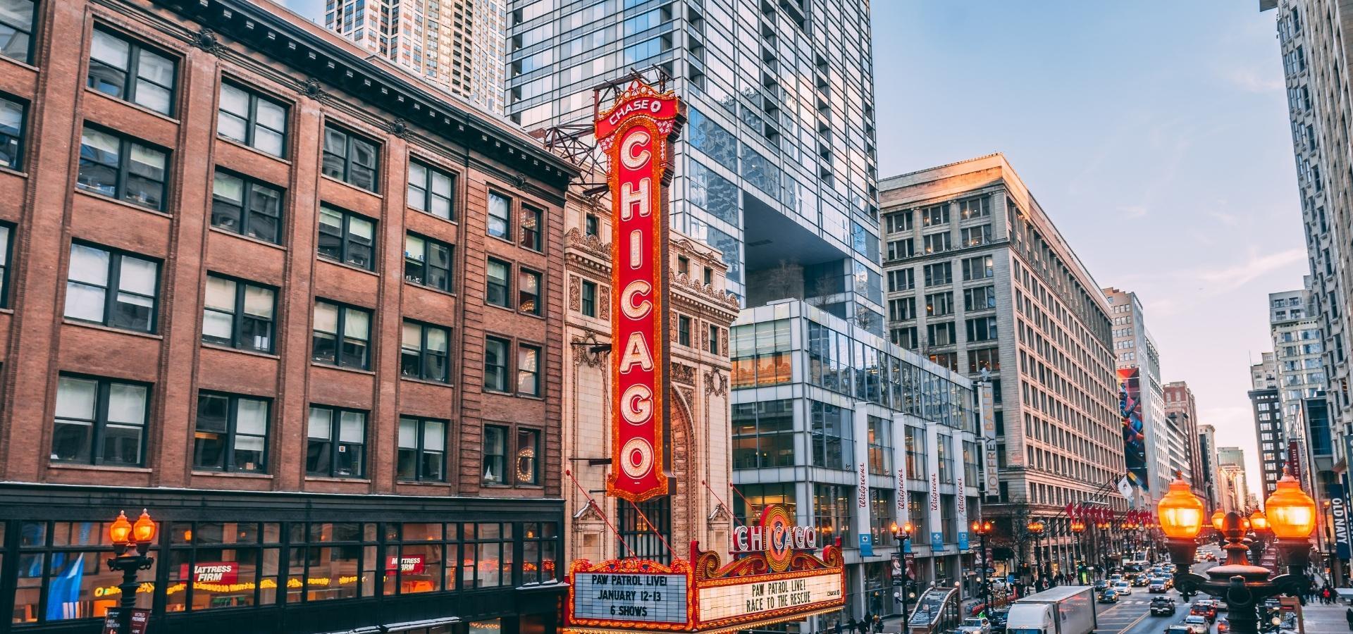 Chicago Theater ?center=0.26331360946745563,0.47&mode=crop&quality=75&width=1920&height=900&rnd=133092777780000000